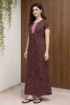 Elegant Floral Maxi Dress with Comfortable Fit for Women in Black