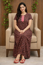 Elegant Floral Maxi Dress with Comfortable Fit for Women in Black